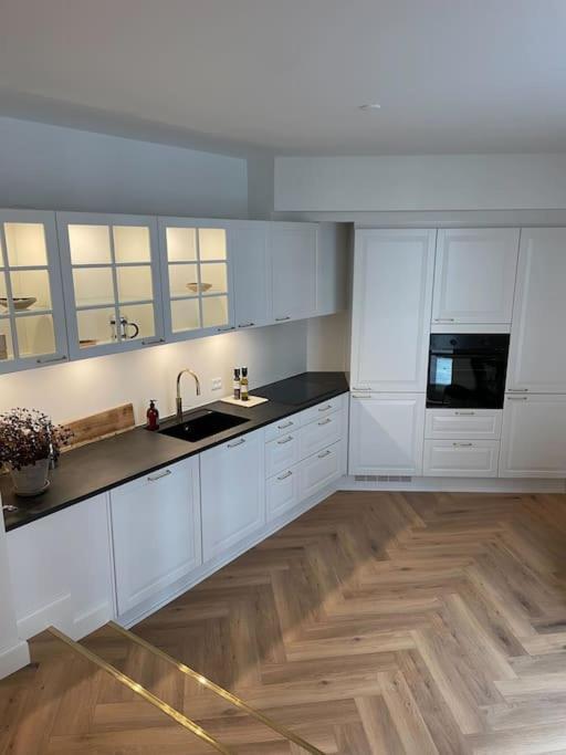 Appartamento Nyrenoveret Charmerende Lejlighed I Odense C! Esterno foto