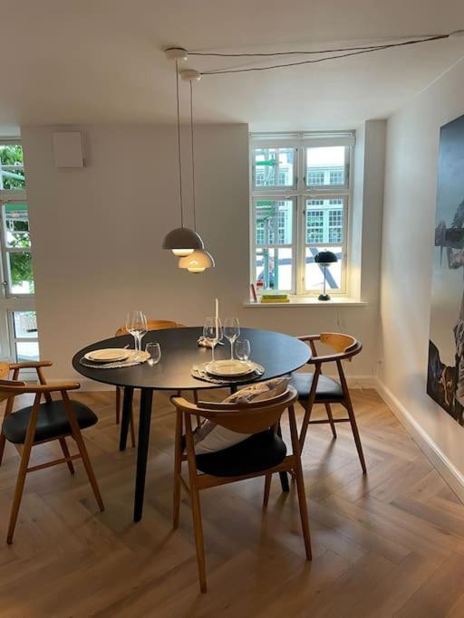 Appartamento Nyrenoveret Charmerende Lejlighed I Odense C! Esterno foto