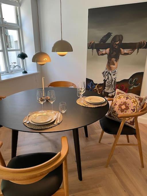 Appartamento Nyrenoveret Charmerende Lejlighed I Odense C! Esterno foto