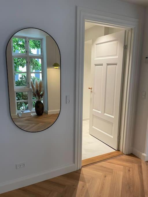 Appartamento Nyrenoveret Charmerende Lejlighed I Odense C! Esterno foto