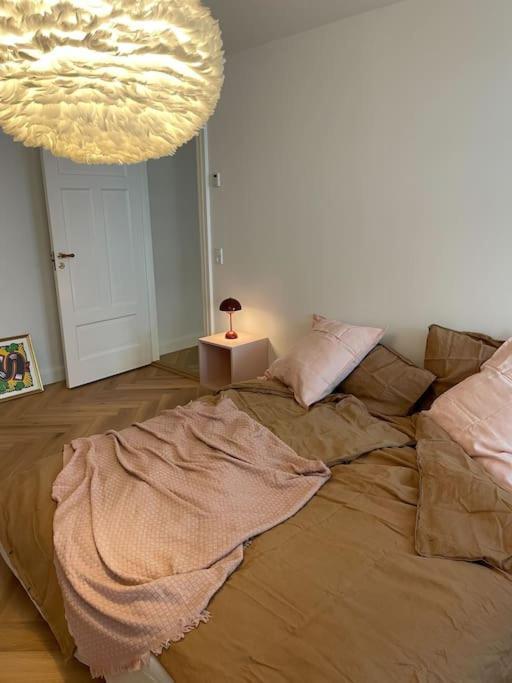 Appartamento Nyrenoveret Charmerende Lejlighed I Odense C! Esterno foto