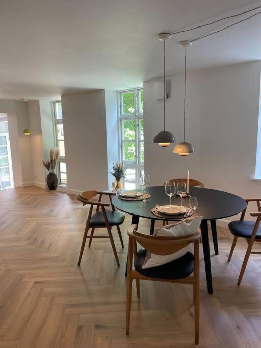 Appartamento Nyrenoveret Charmerende Lejlighed I Odense C! Esterno foto